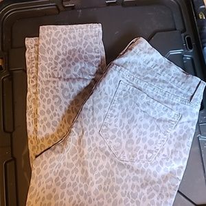 Old Navy lavender cheetah capris